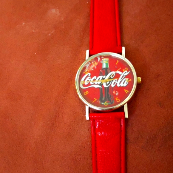 Coca cola faux leather watch. 40 minute sale . Offers needed please. - Picture 4 of 4
